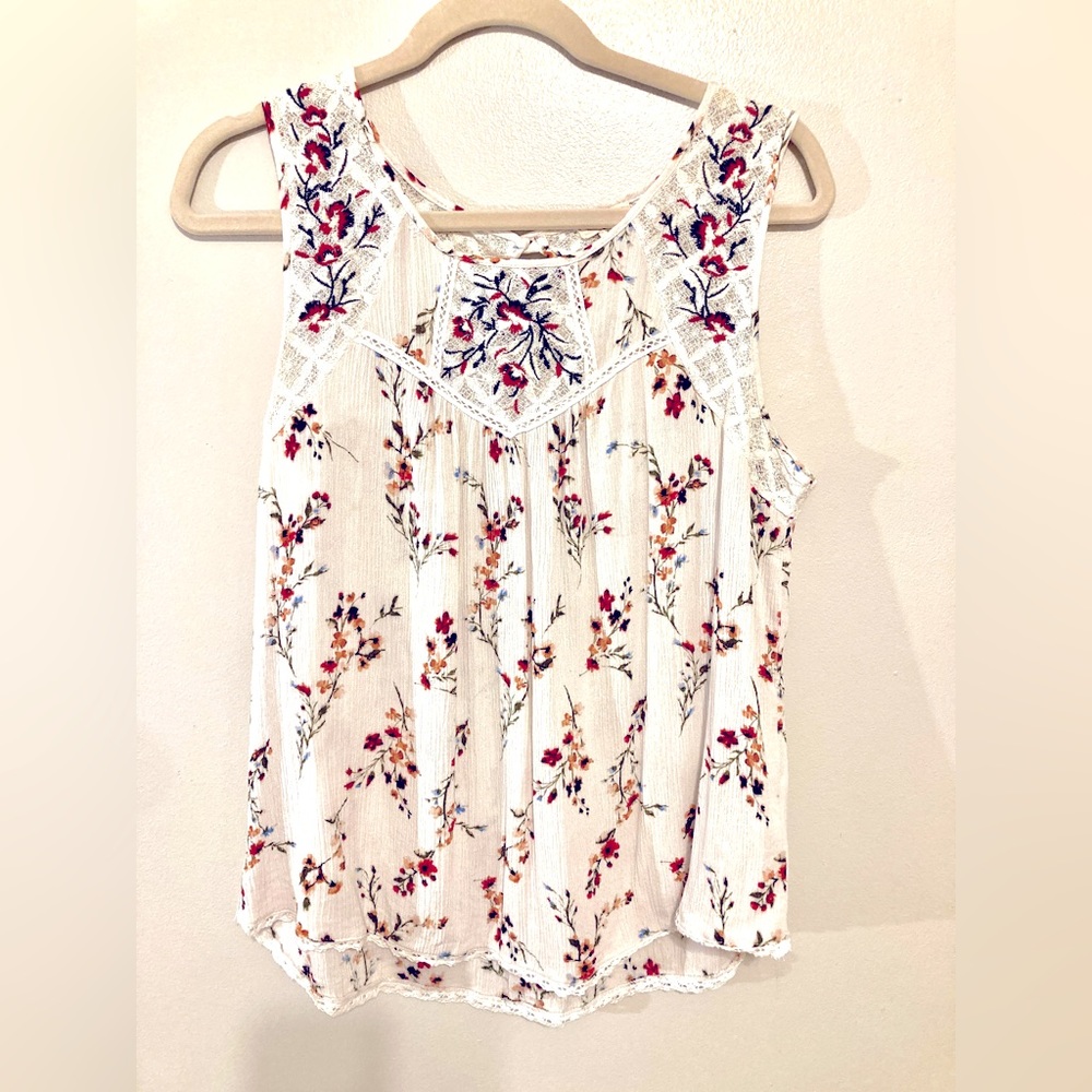 Mason & Belle
Tempesta Lace Detail Blouse